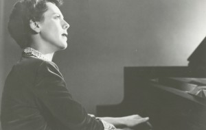 de-la-BRUCHOLLERIE-Monique-1915-1972-pianiste-francaise-revuepiano-com